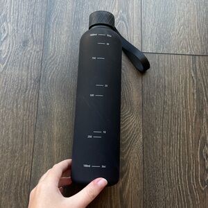 NWOT KIVY Water Bottle